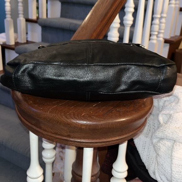 Nicole Miller  NWOT  Black shoulder bag  vegan leather  Gold tone accents chains - Picture 6 of 15